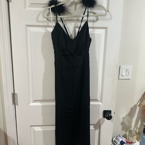 Lulus Dresses & Skirts - Lulu's Black Strapless Dress with Feather Accents